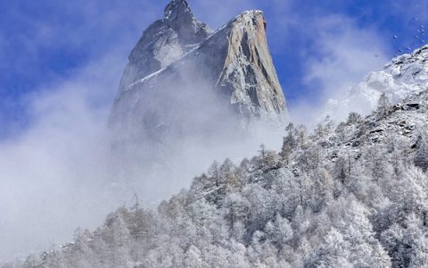 鹰嘴岩